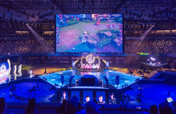 传统的发球 传统的发球